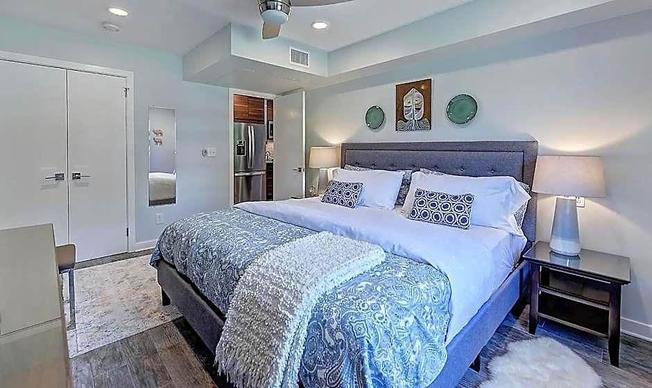 The Collection Clt: 510 Queens 3*