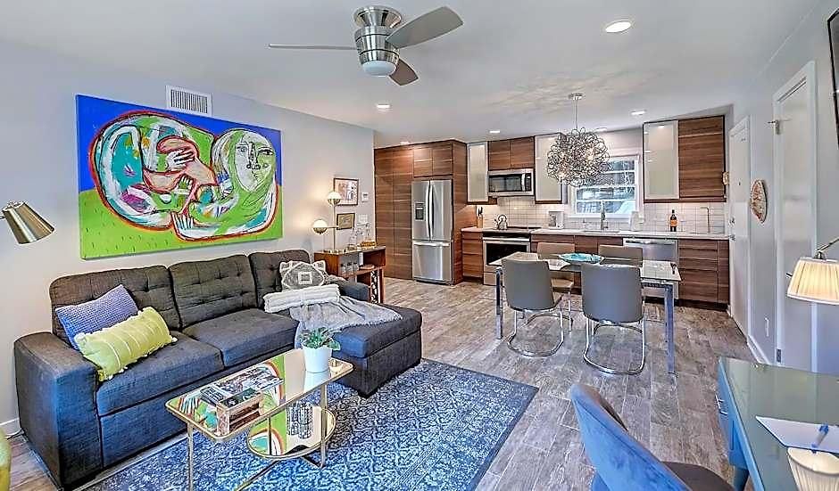 The Collection Clt: 510 Queens 3*