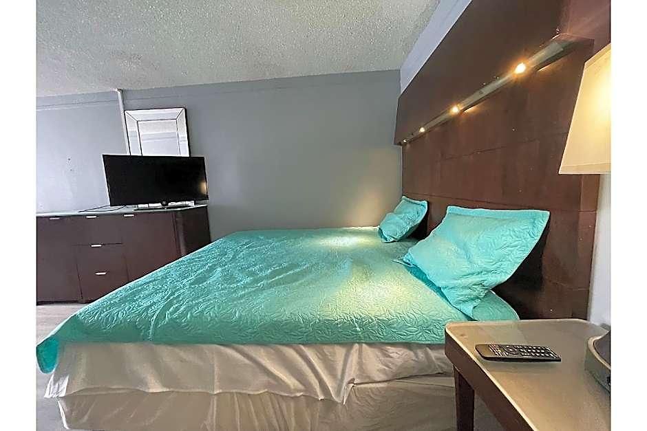 Lamplighter By Oyo Airport Area Hotel Charlotte