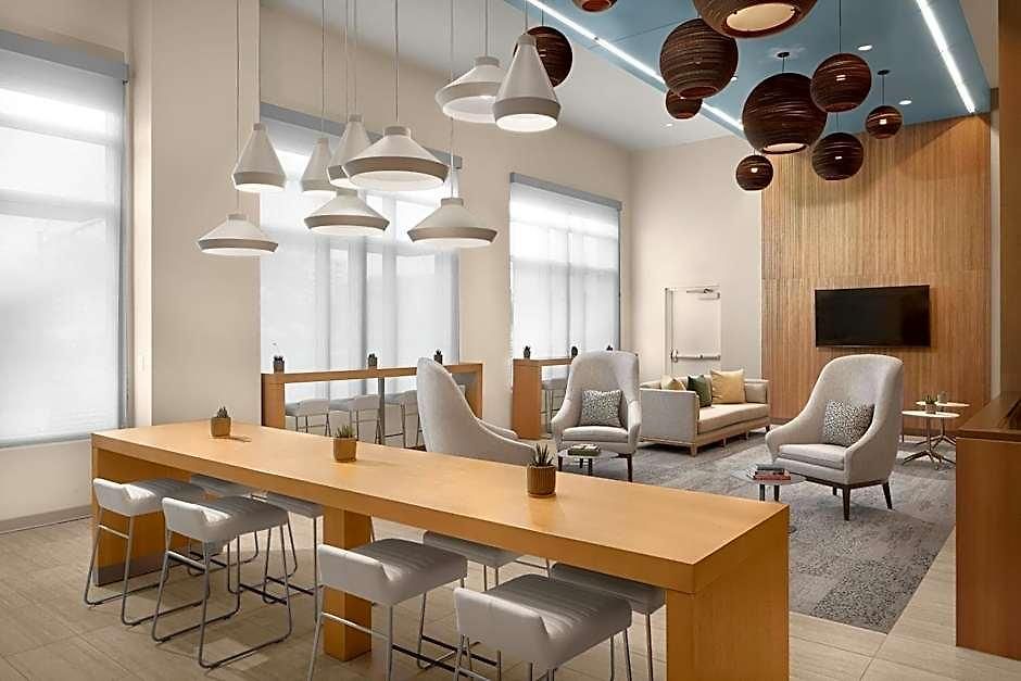Hotel Element By Marriott Uptown 4*