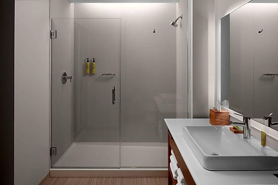 Hotel Element By Marriott Uptown 4*