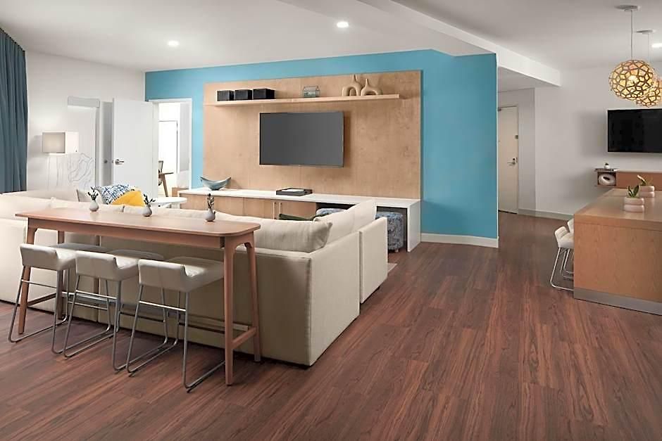 Element By Marriott Uptown Hotel 4*
