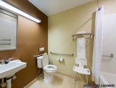 Microtel By Wyndham Place Hotel 2*