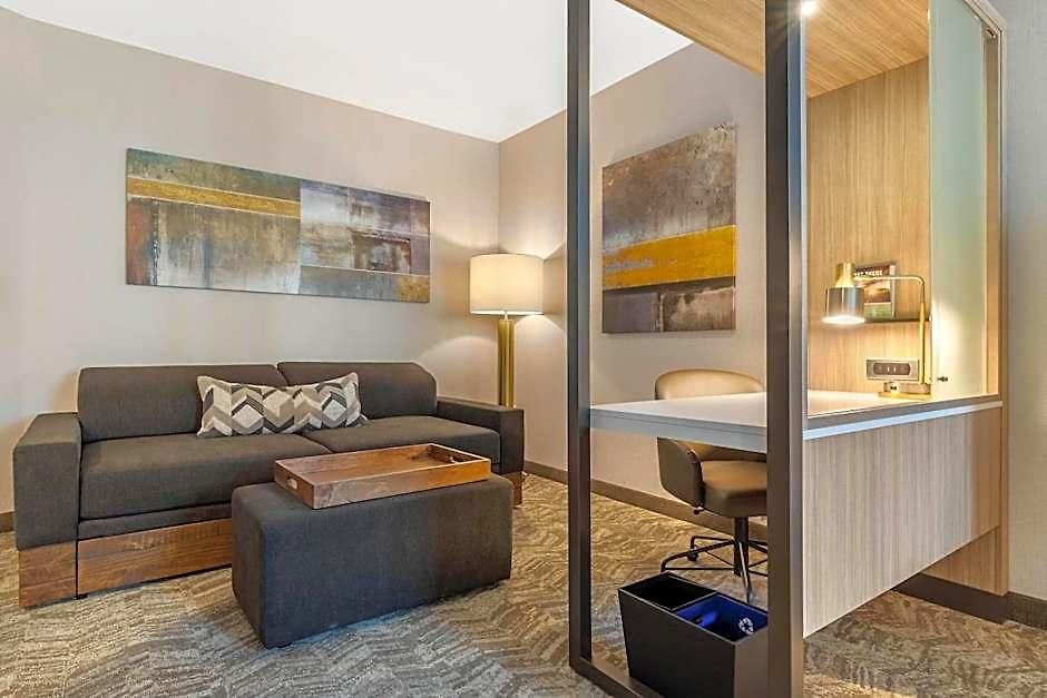 Springhill Southwest Hotel