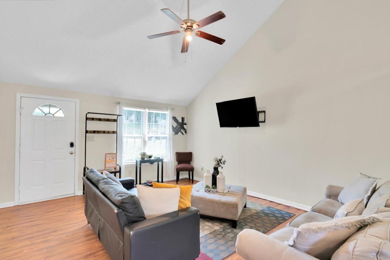 Fenced-yard 3br Near Clt & Hospitals - Dog-friendly - Grill Holiday home *