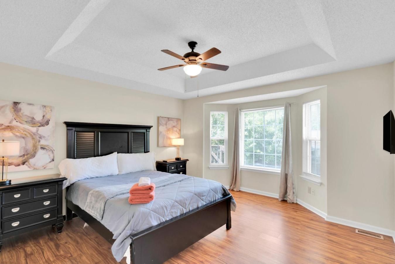 Fenced-yard 3br Near Clt & Hospitals - Dog-friendly - Grill