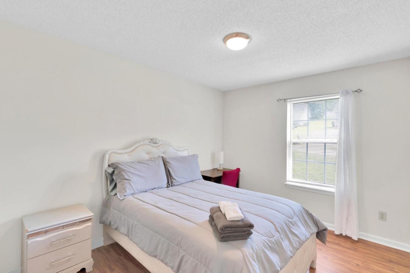 Holiday home Fenced-yard 3br Near Clt & Hospitals - Dog-friendly - Grill *