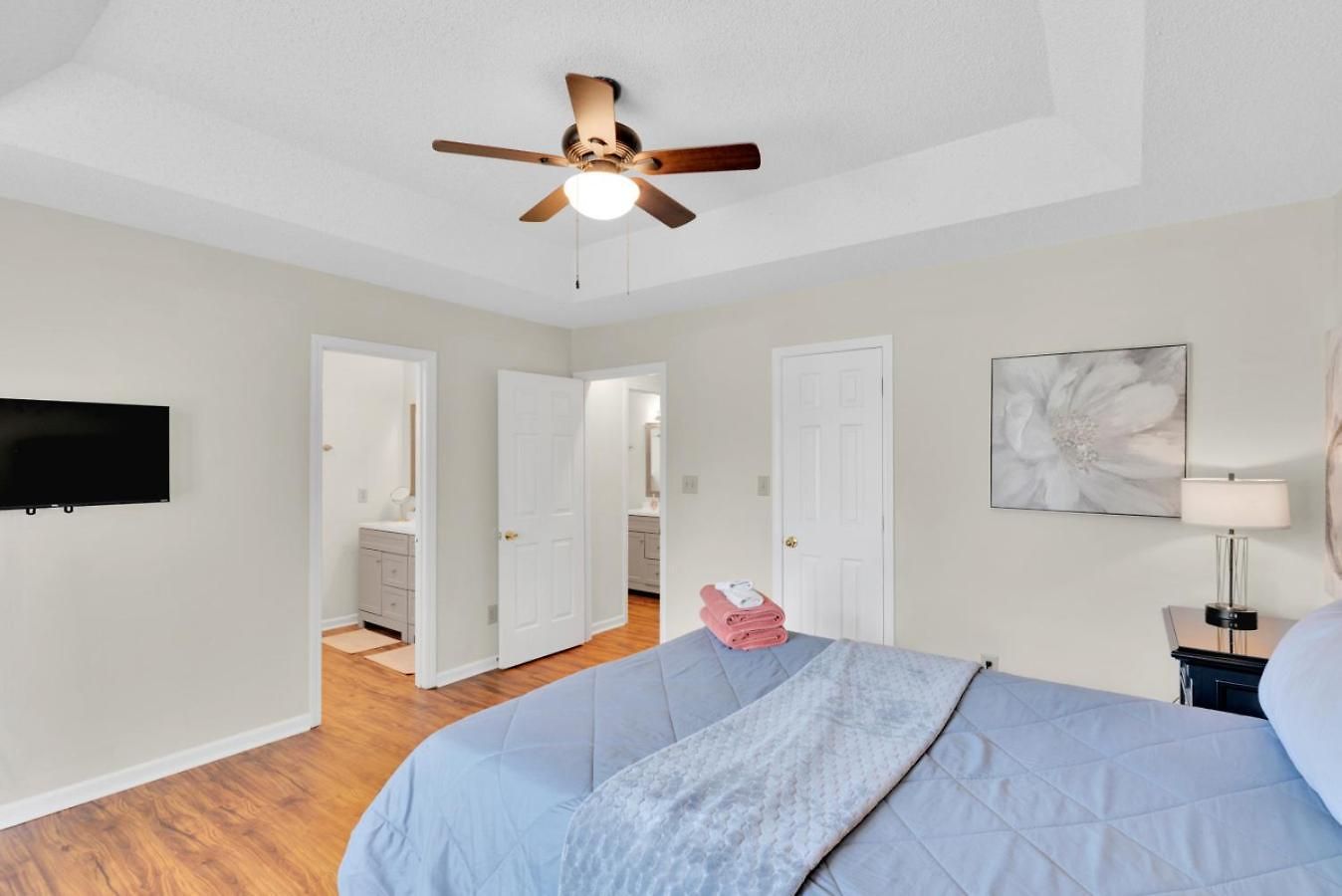 Fenced-yard 3br Near Clt & Hospitals - Dog-friendly - Grill *