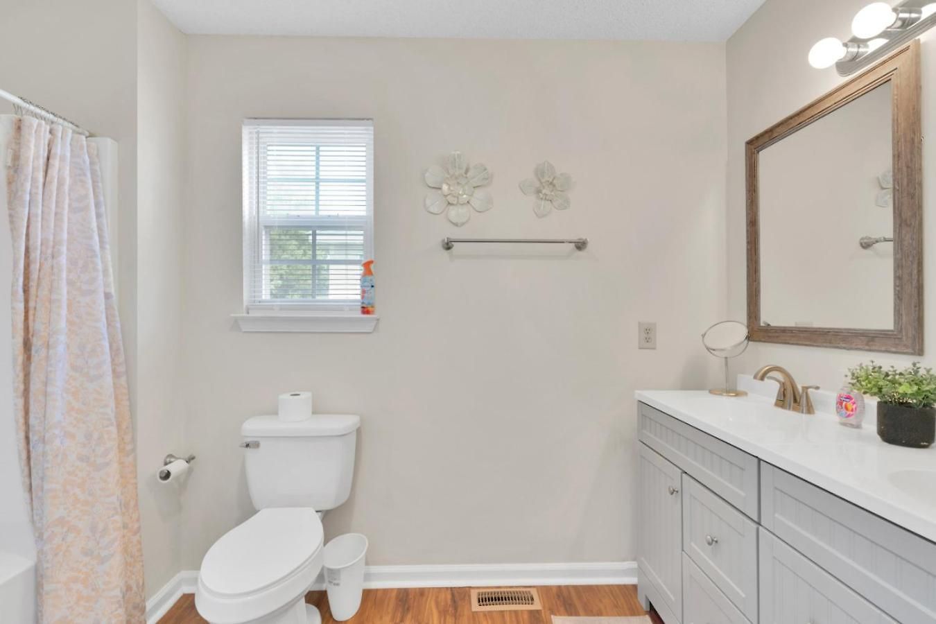 Fenced-yard 3br Near Clt & Hospitals - Dog-friendly - Grill