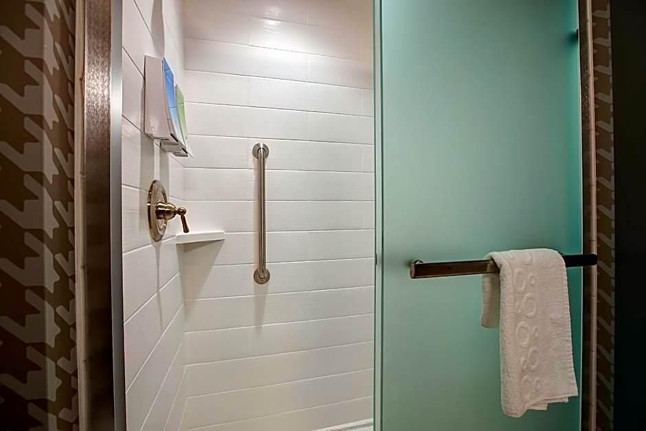 Home2 By Hilton Uptown 3*