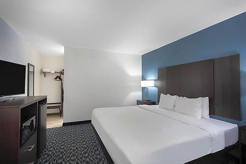 Baymont By Wyndham Hotel Charlotte