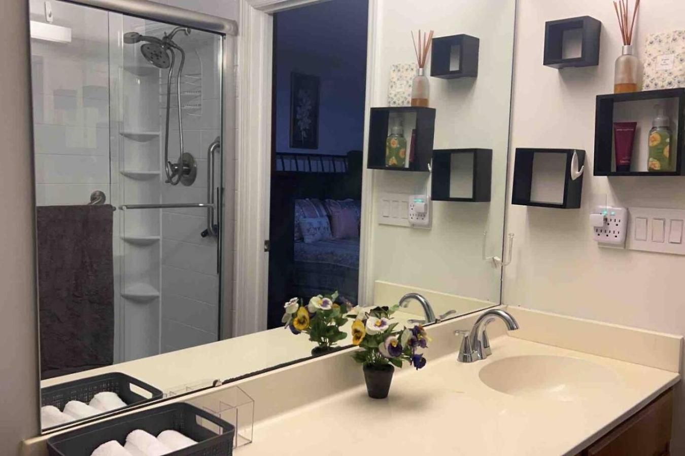 Comfort Home, Near Uptown And Airport