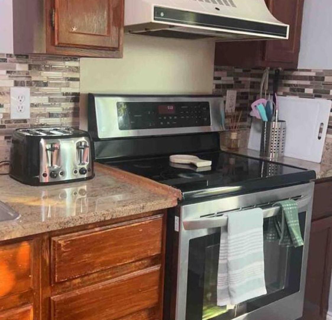 Comfort Home, Near Uptown And Airport Holiday home *