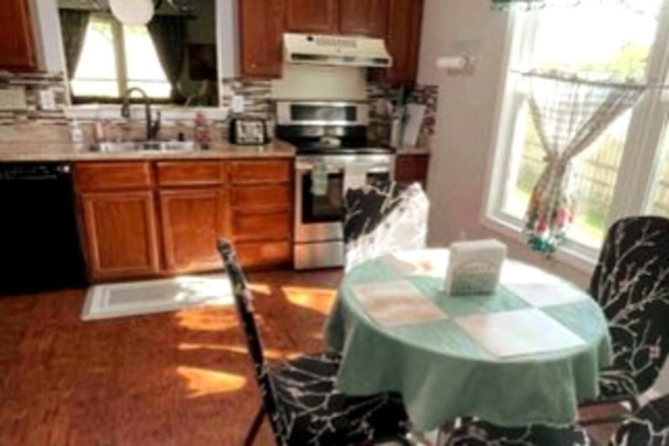 Holiday home Comfort Home, Near Uptown And Airport *