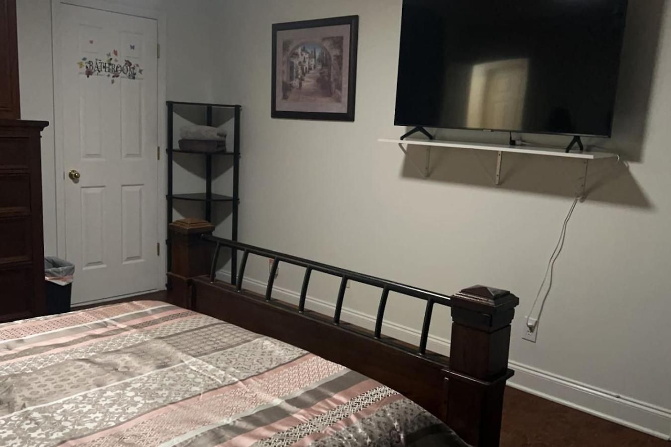 Comfort Home, Near Uptown And Airport *