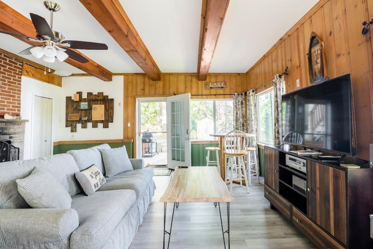 Waterfront Cottage, Fiery Sunsets Homestay Charlotte