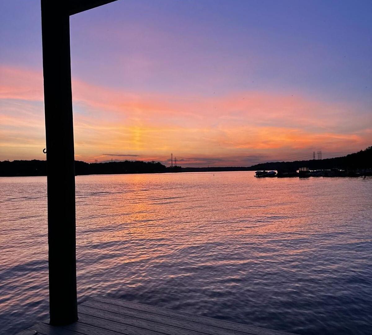 Waterfront Cottage, Fiery Sunsets Charlotte