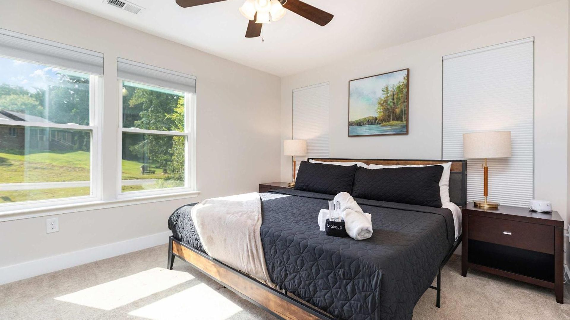 New Listing! Sleeps 11 - Fenced In Backyard Holiday home *