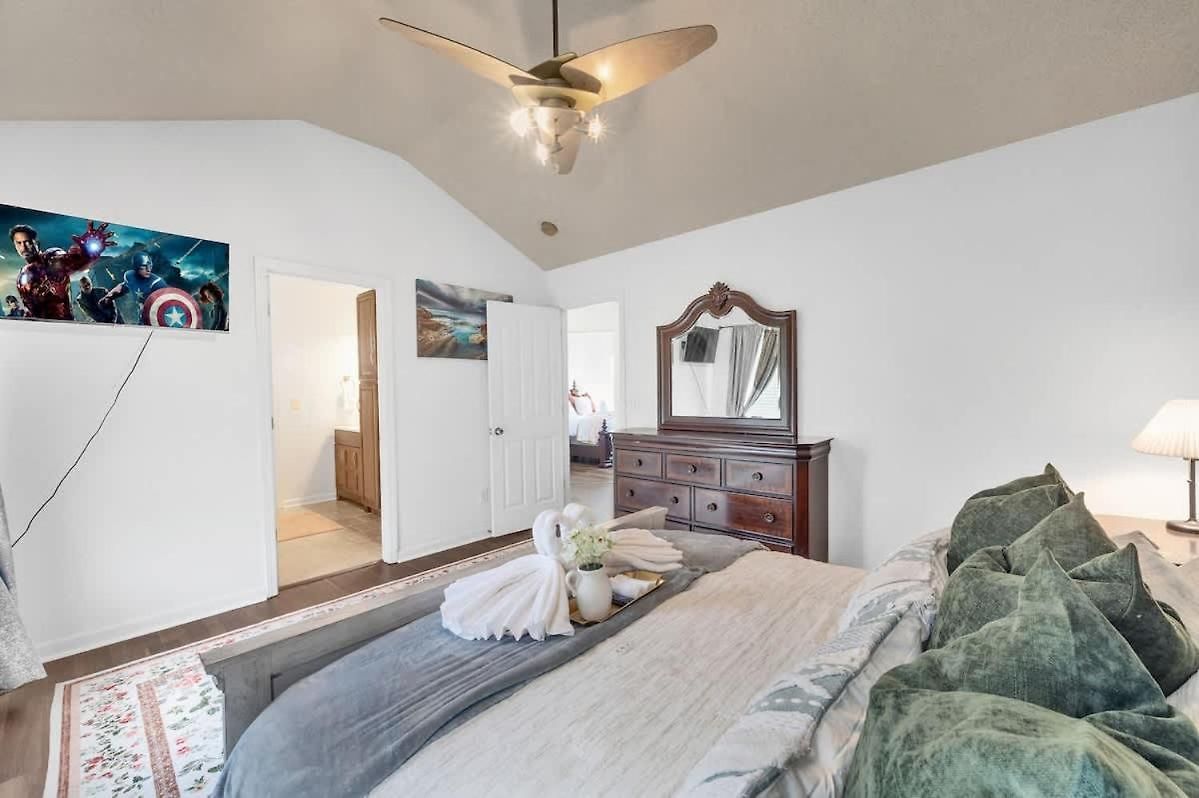King Bed - Hot Tub - Fenced Yard - Near Carowinds *