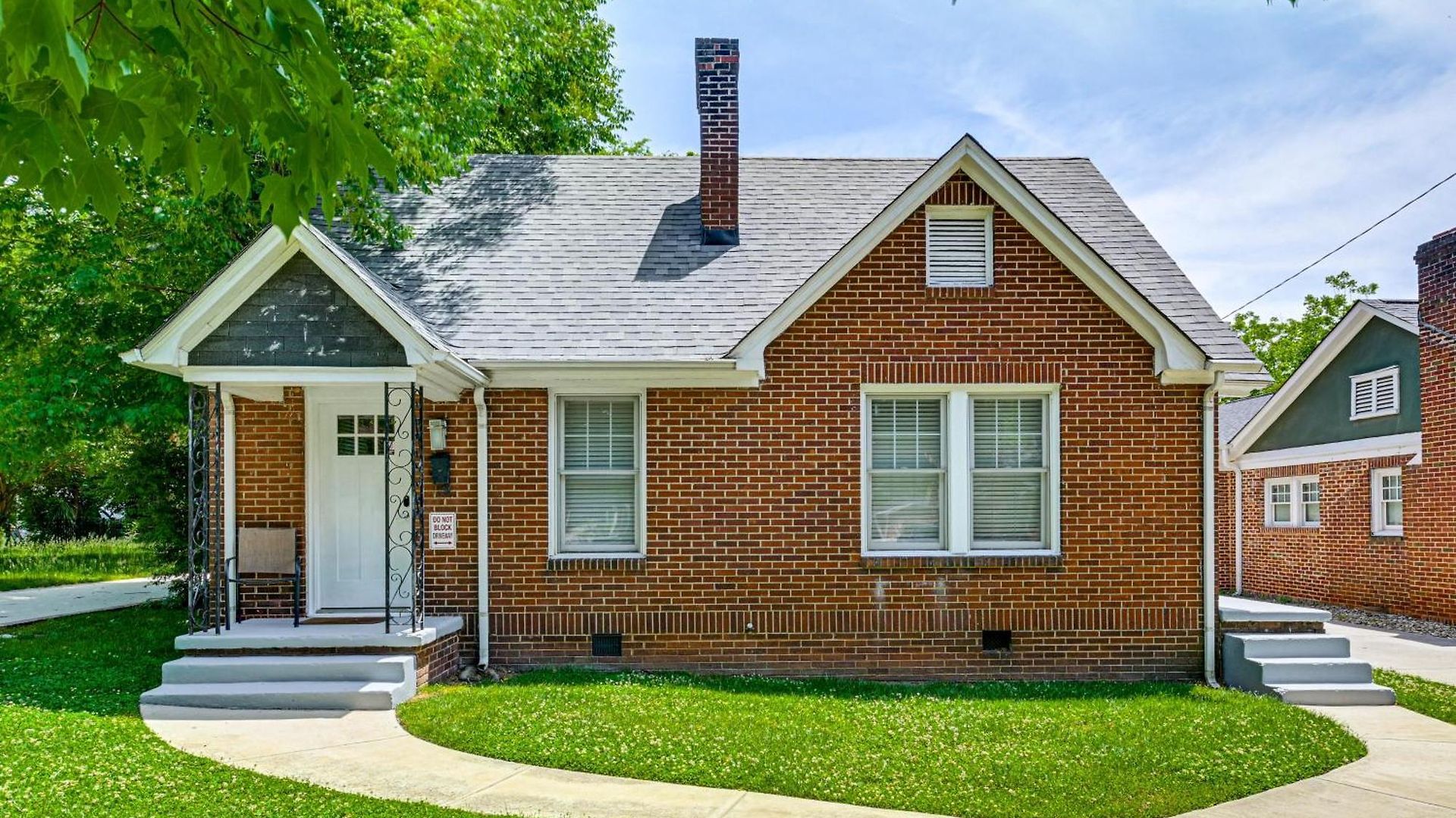 Duplex Close To Uptown And Sports Holiday home