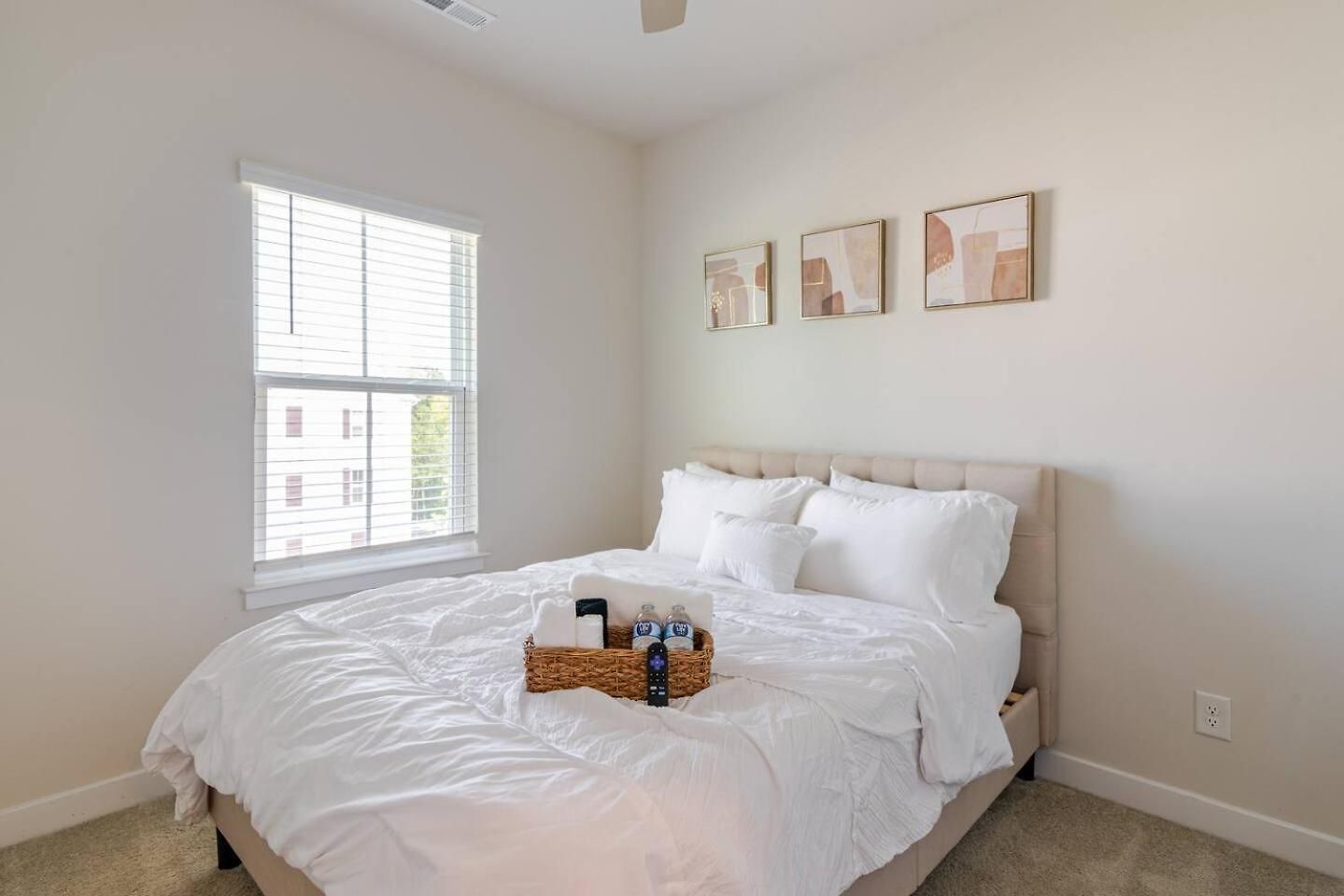Private In Modern Townhome Homestay *
