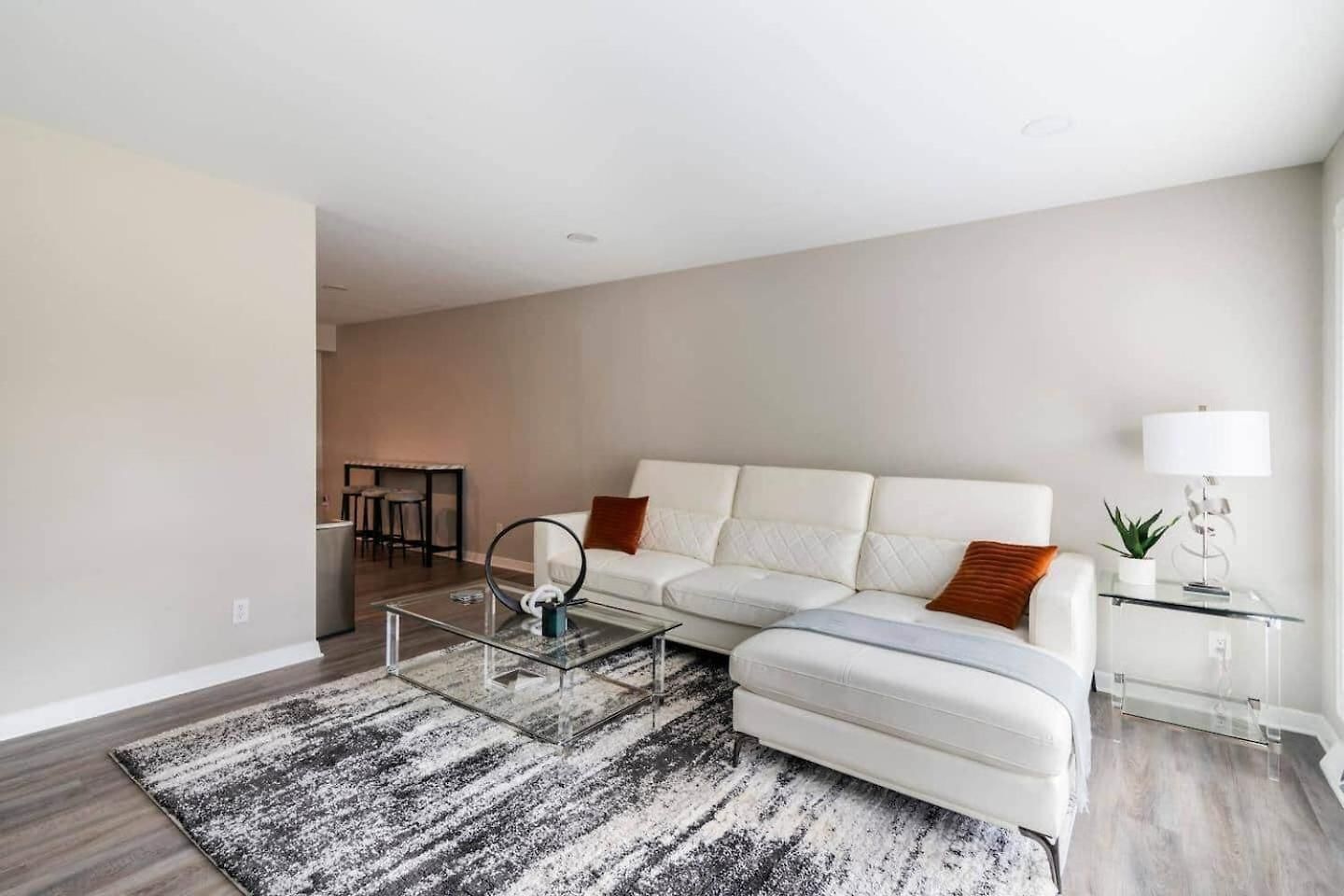 Escape W/ Spacious Yard * Charlotte