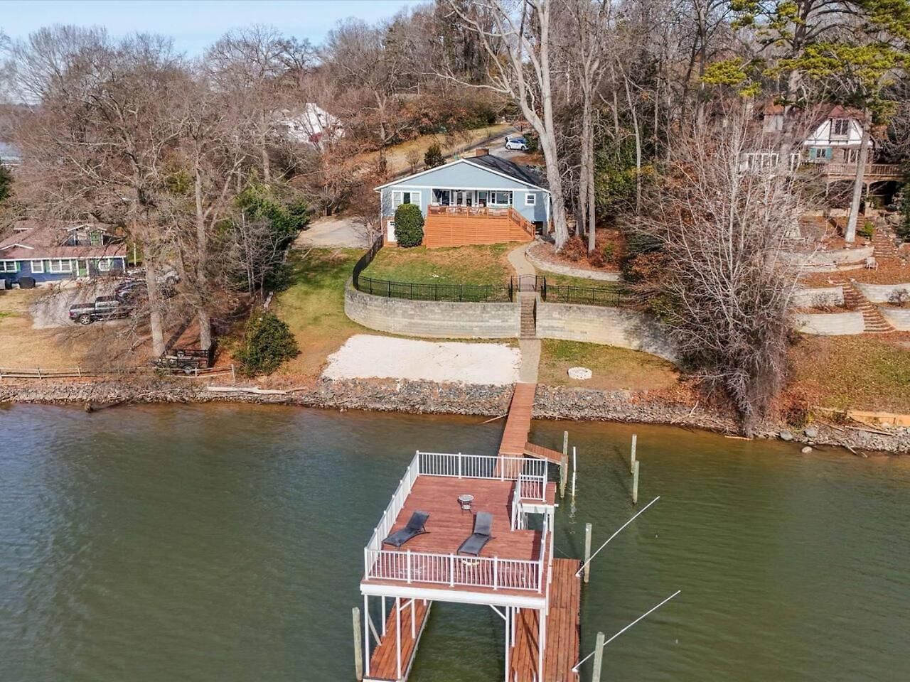 Holiday home Du - Lakefront Retreat