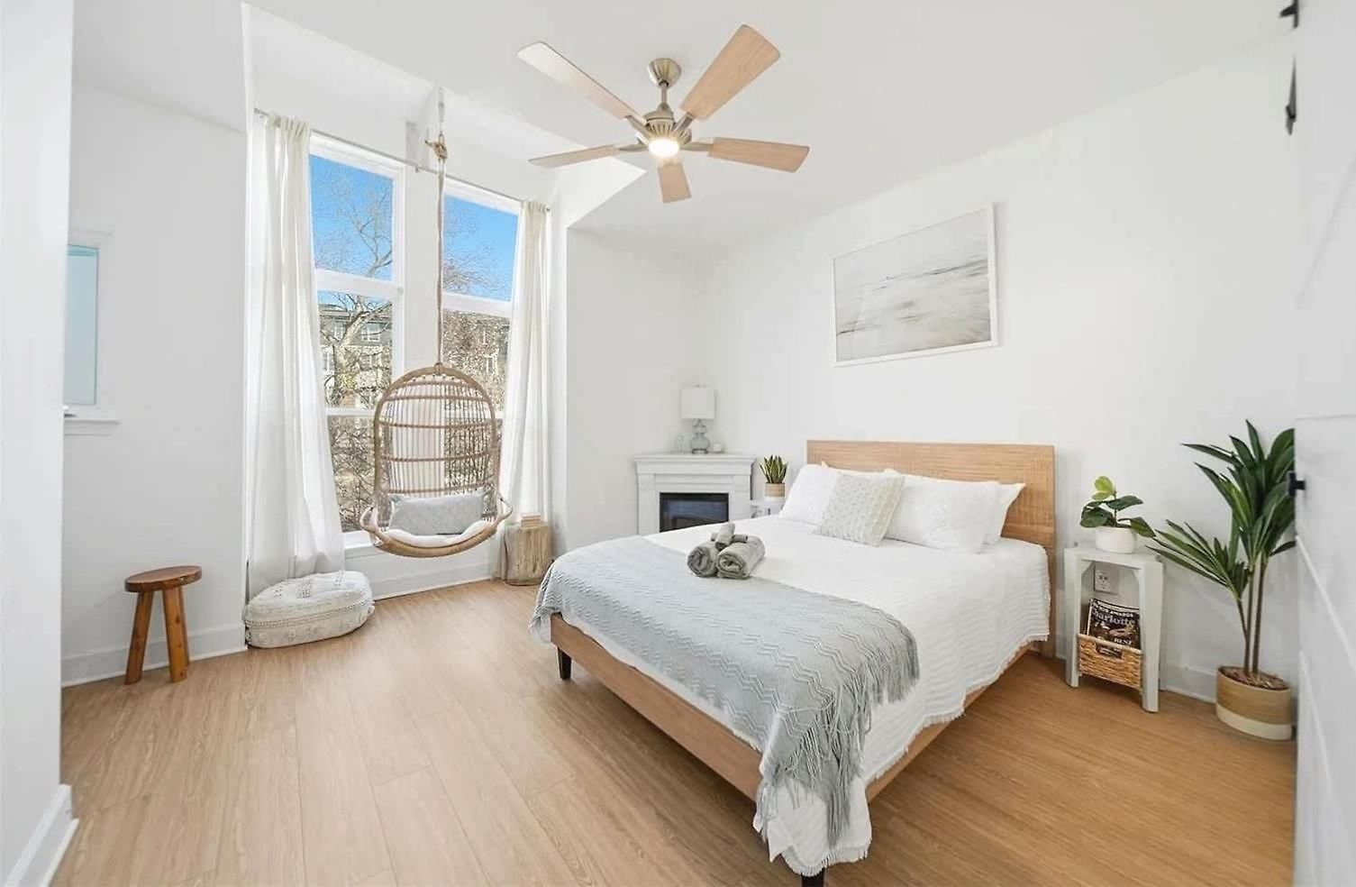 Urban Retreat Walk To Stadiums & Uptown, Including Parking & Gym Holiday home