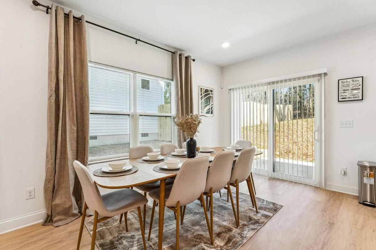 Holiday home Elegant Near Uptown, Airport & Stadium