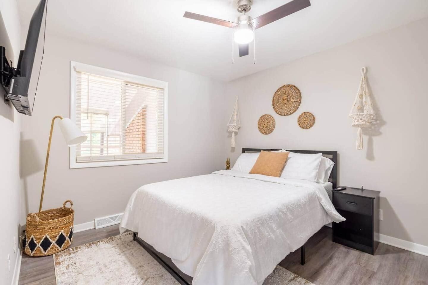 Holiday home W/ Spacious Outdoor Space Charlotte