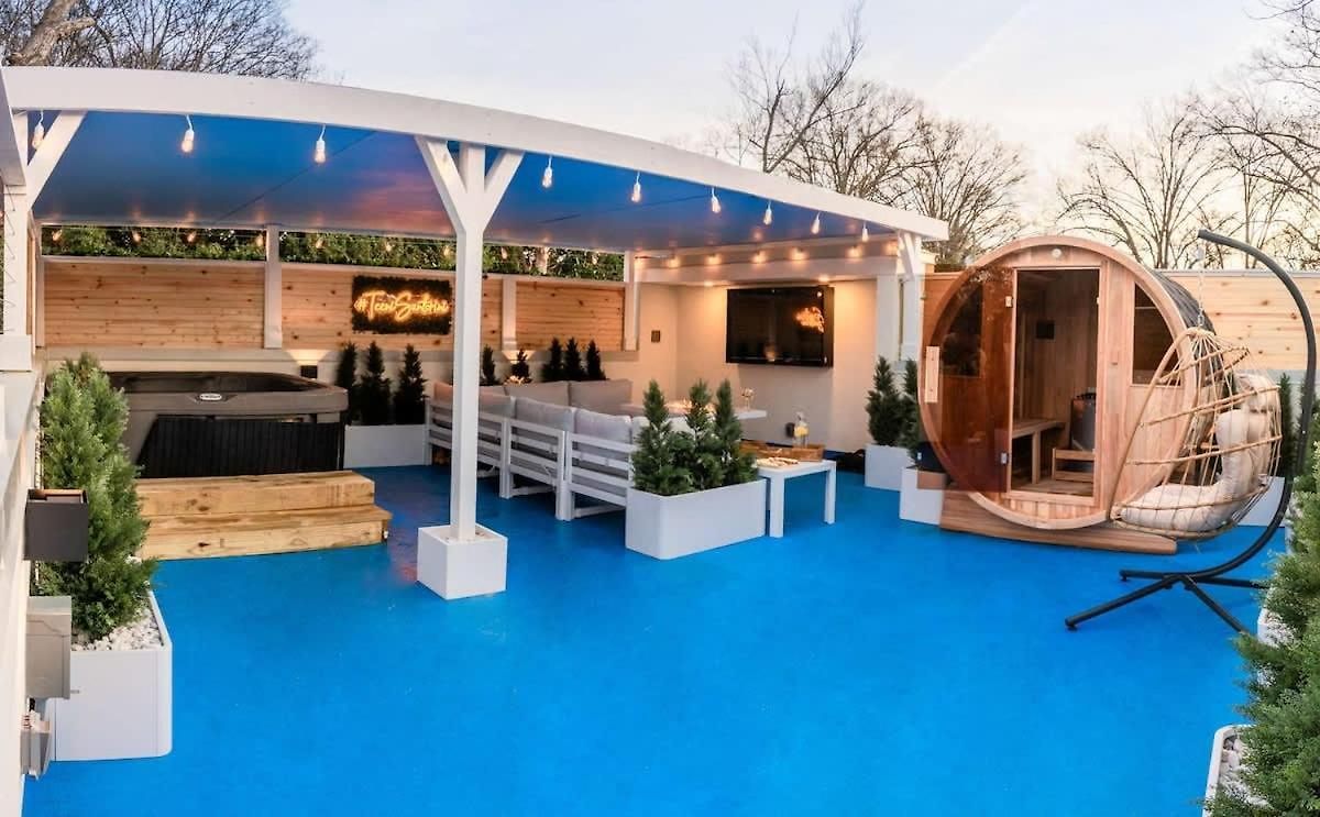 Teeni Santorini Rooftop Lounge Sauna & Hot Tub Charlotte