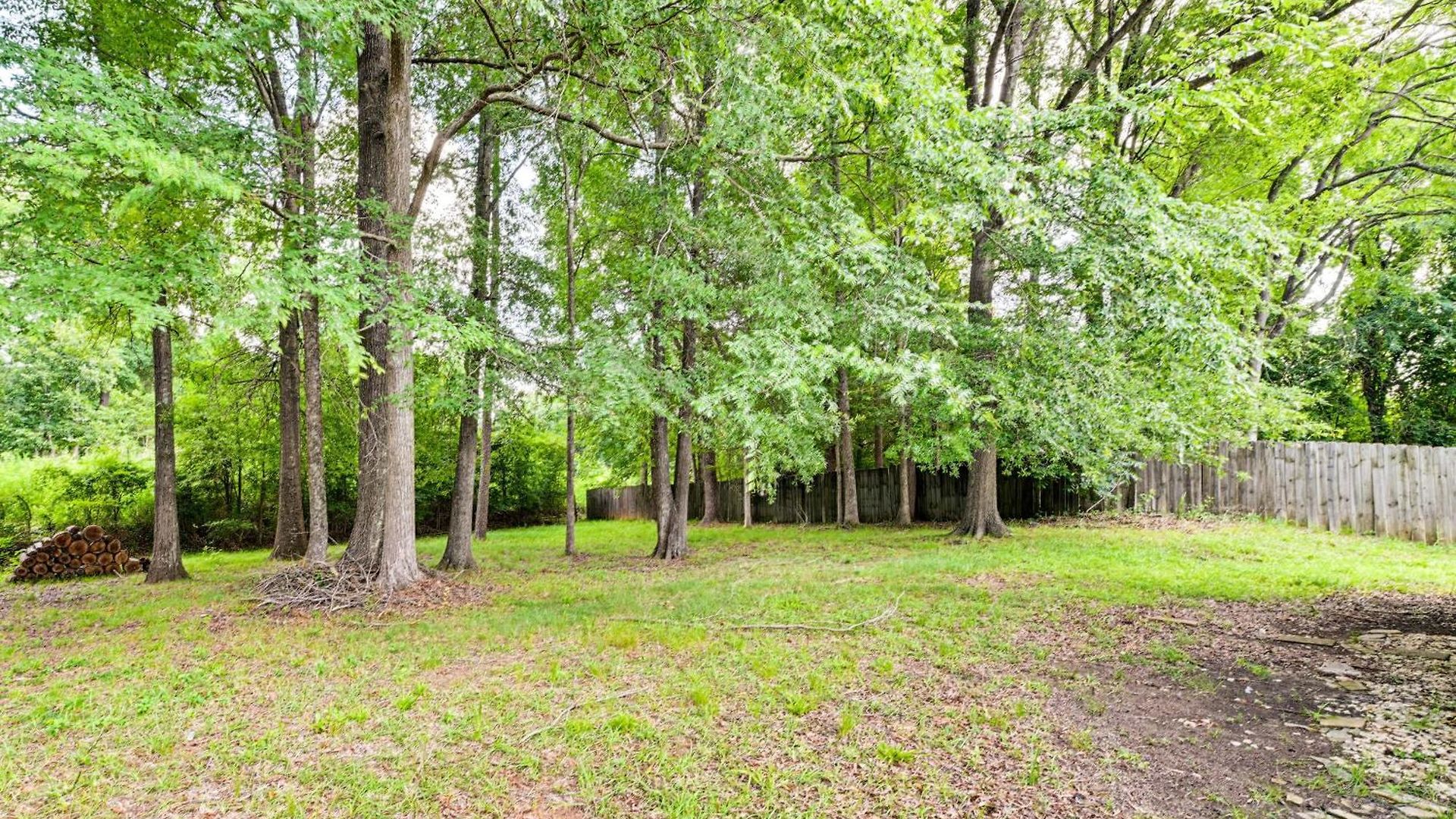 Holiday home 7 Mi To Truliant Amphitheater! Bring Your Pup Charlotte