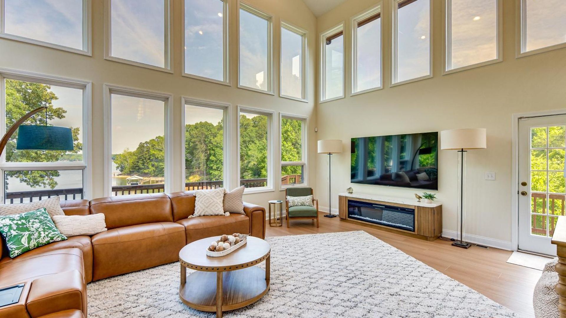 Hot Tub, Dock, Game Room! Stunning Wylie Holiday home *