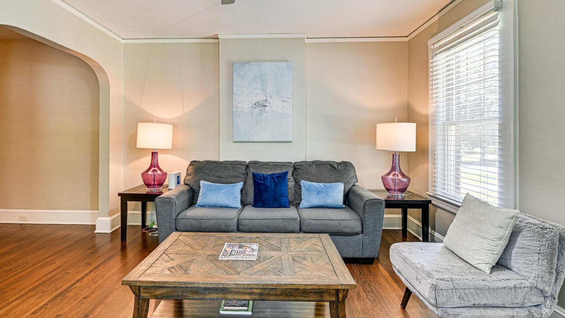 Duplex Close To Uptown And Sports *