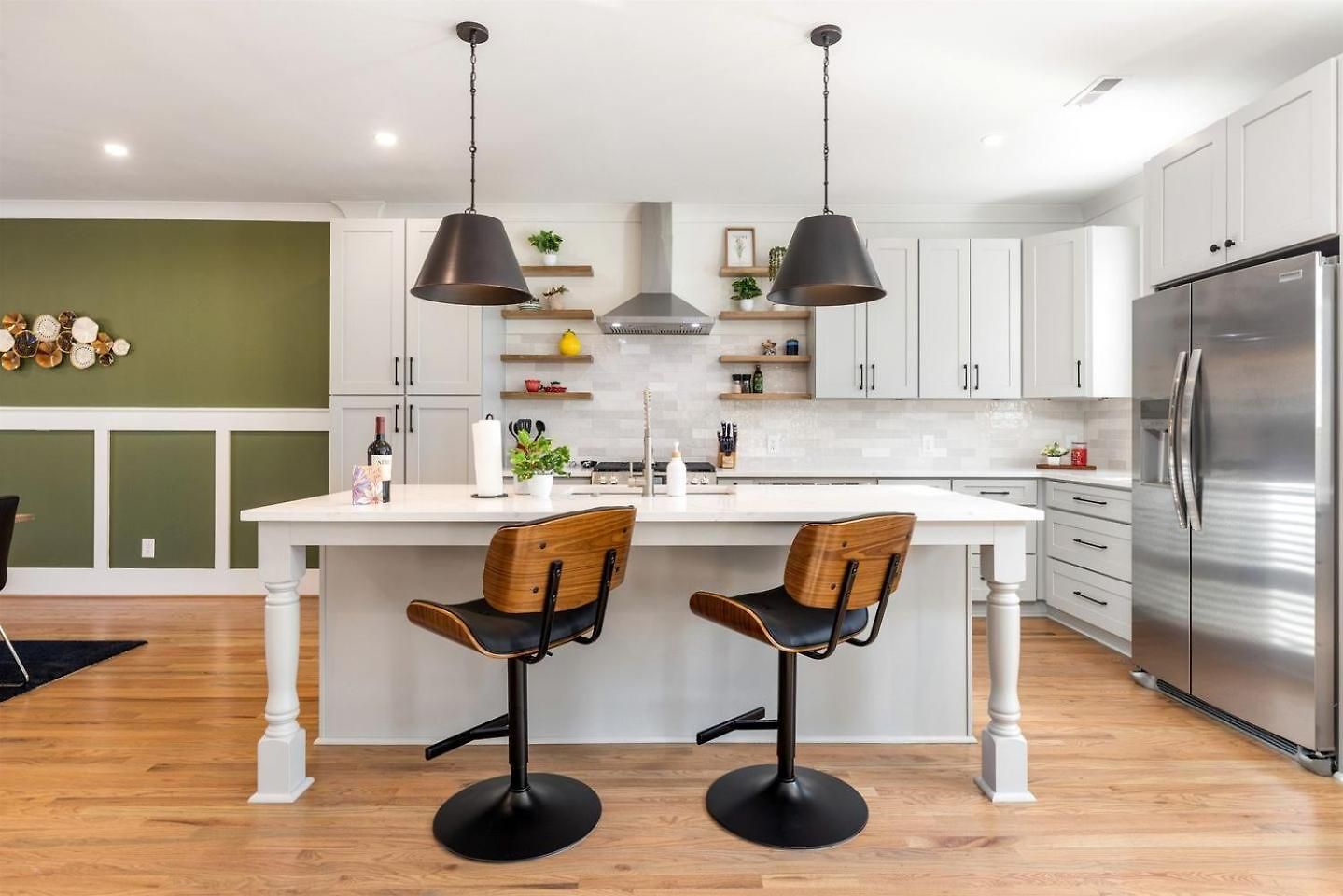 Vibrant Urban Vacation Oasis Near Catawba River In North Carolina