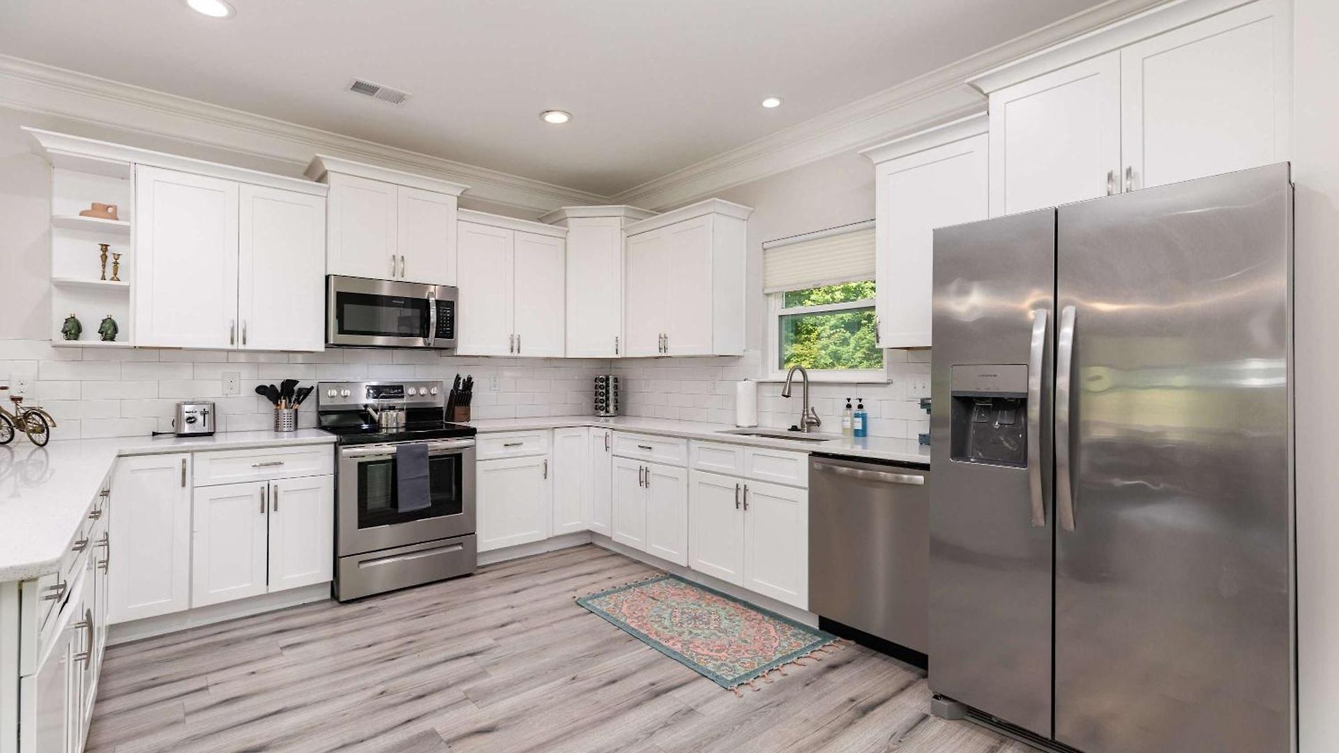 New Listing! Sleeps 11 - Fenced In Backyard Holiday home *