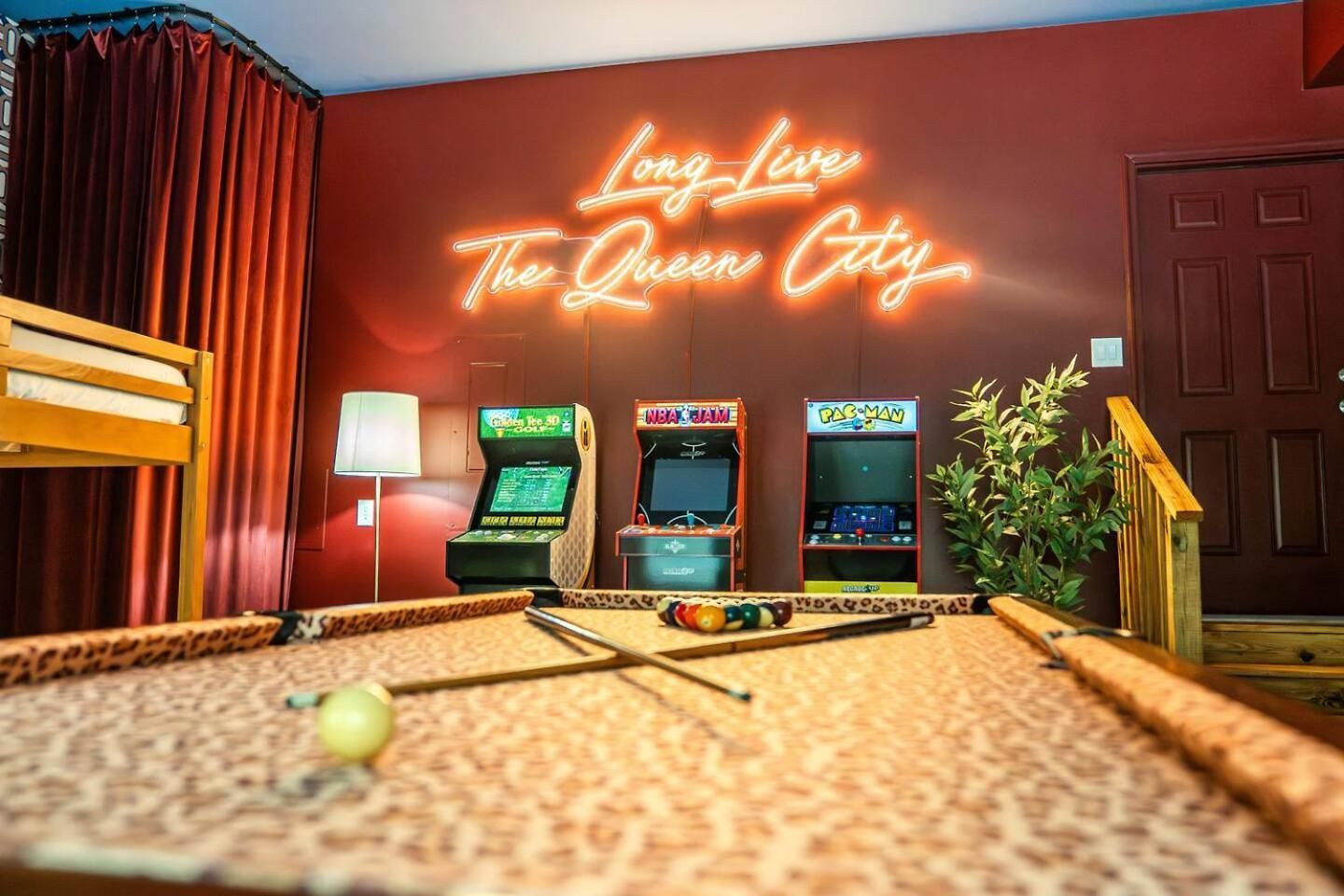 New! Hottub+pickleball+gameroom+movies+golf+games * Charlotte