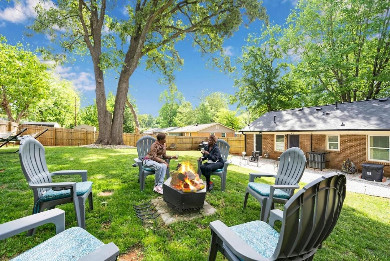 Uptown 3br Oasis - Ice Bath, Firepit, Private Yard Holiday home Charlotte