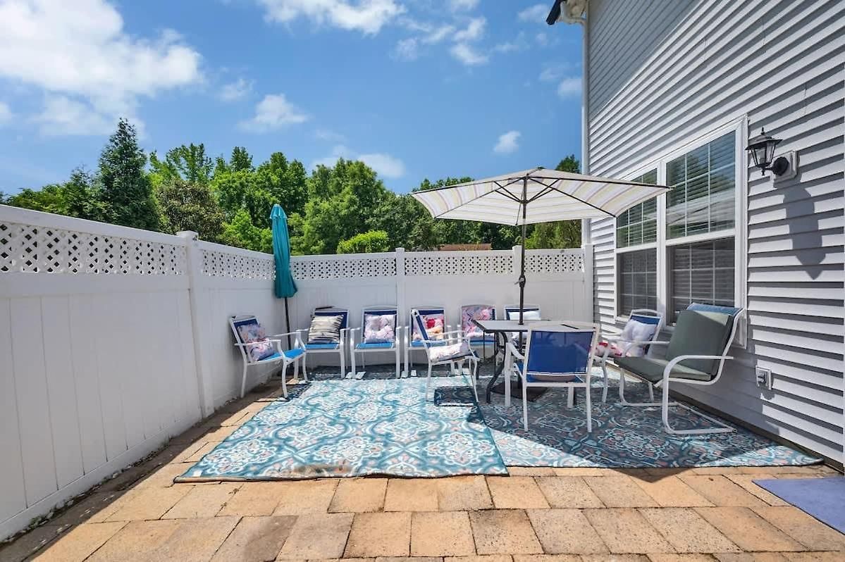 King Bed - Hot Tub - Fenced Yard - Near Carowinds Holiday home Charlotte