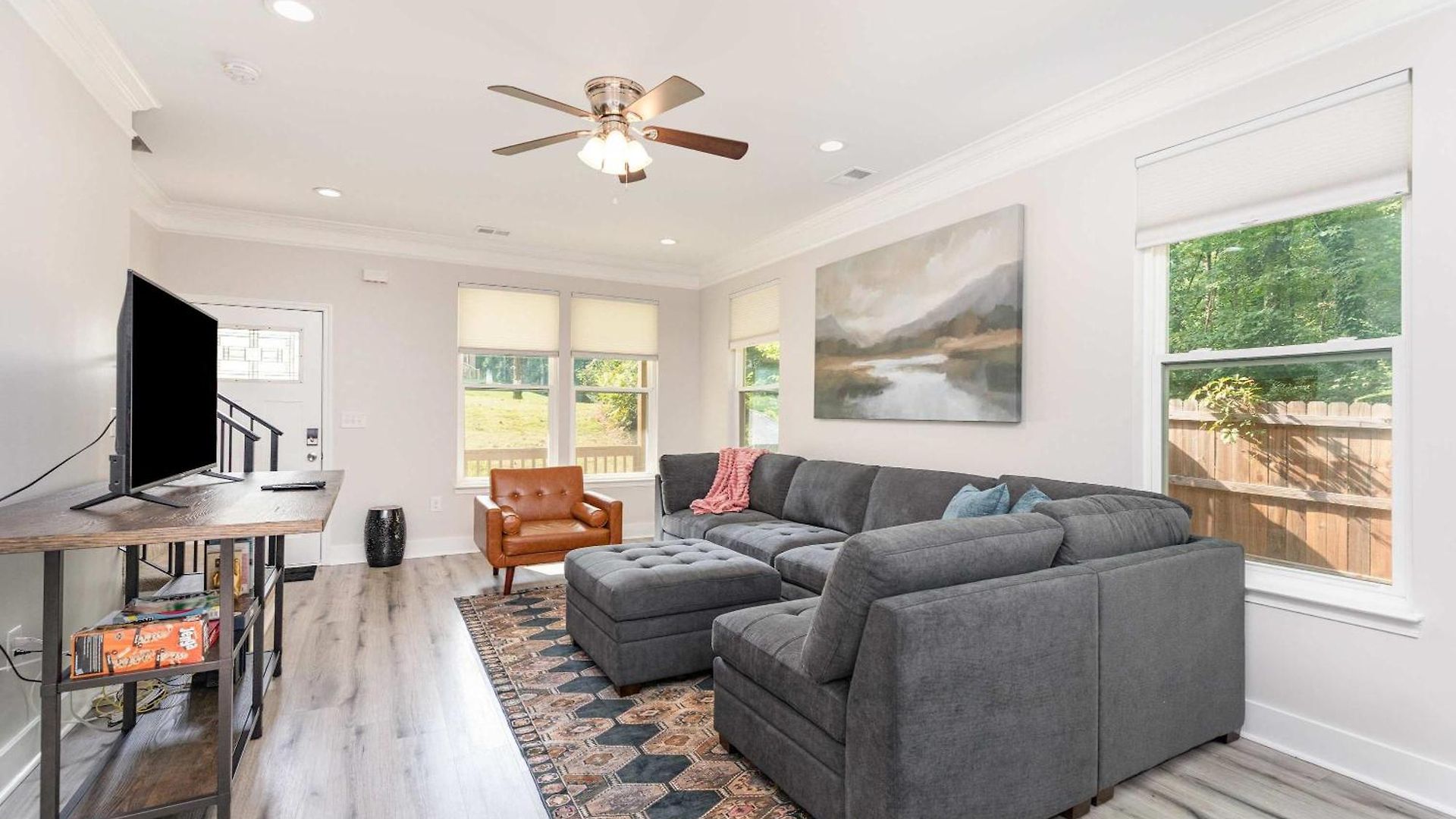 New Listing! Sleeps 11 - Fenced In Backyard Charlotte