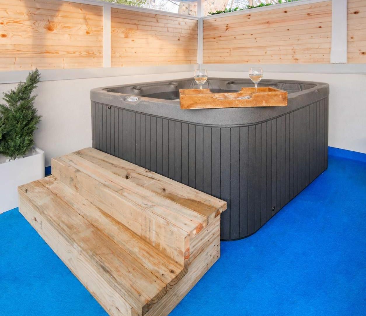 Teeni Santorini Rooftop Lounge Sauna & Hot Tub Holiday home Charlotte