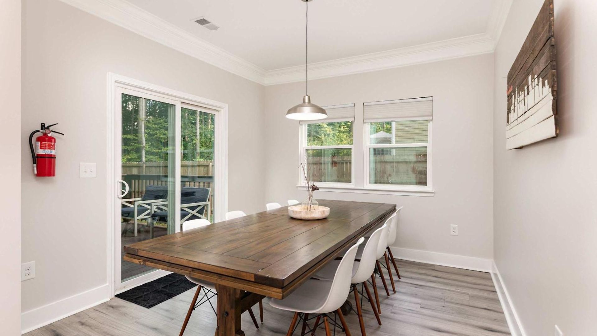 New Listing! Sleeps 11 - Fenced In Backyard Holiday home *