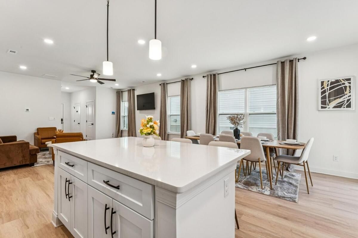 Holiday home Elegant Near Uptown, Airport & Stadium