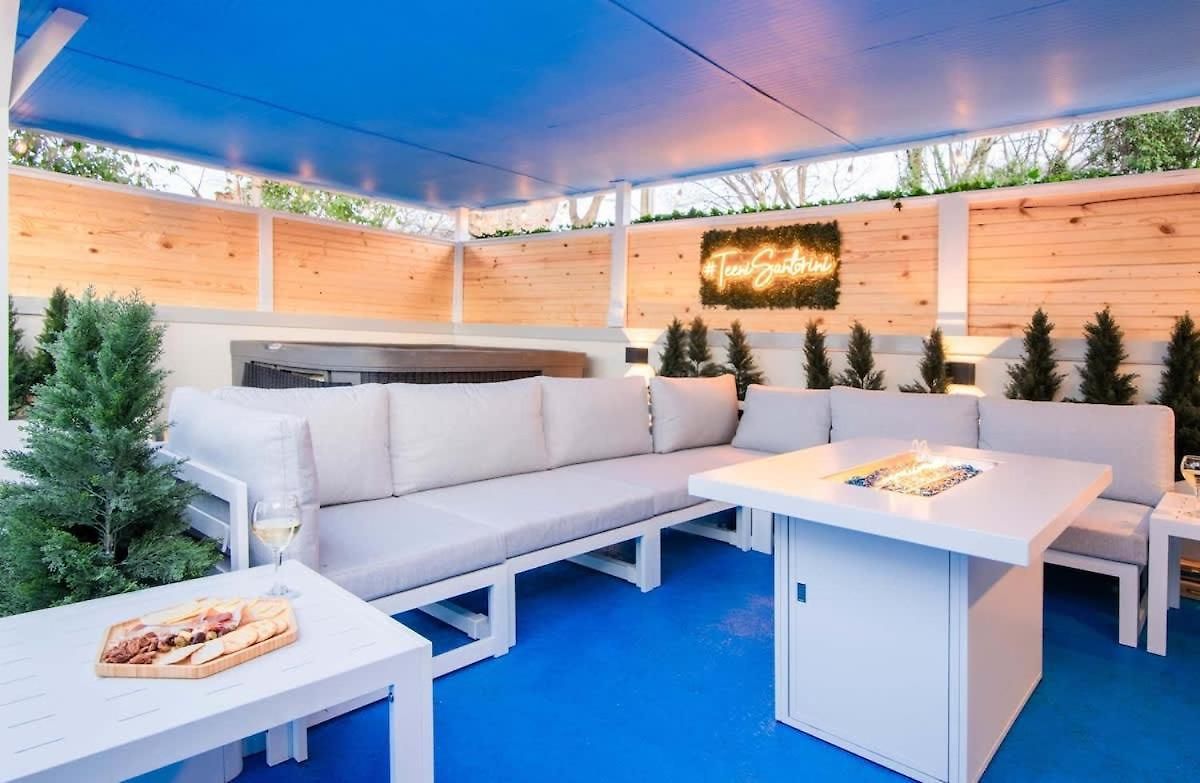 Teeni Santorini Rooftop Lounge Sauna & Hot Tub *