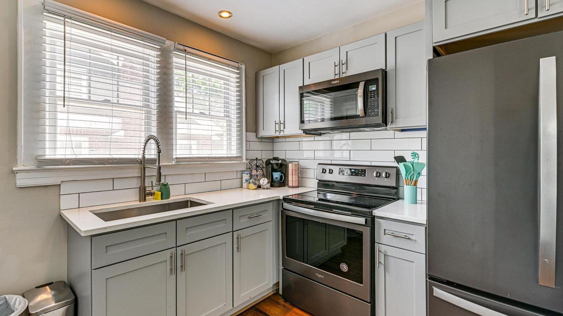 Duplex Close To Uptown And Sports Holiday home *