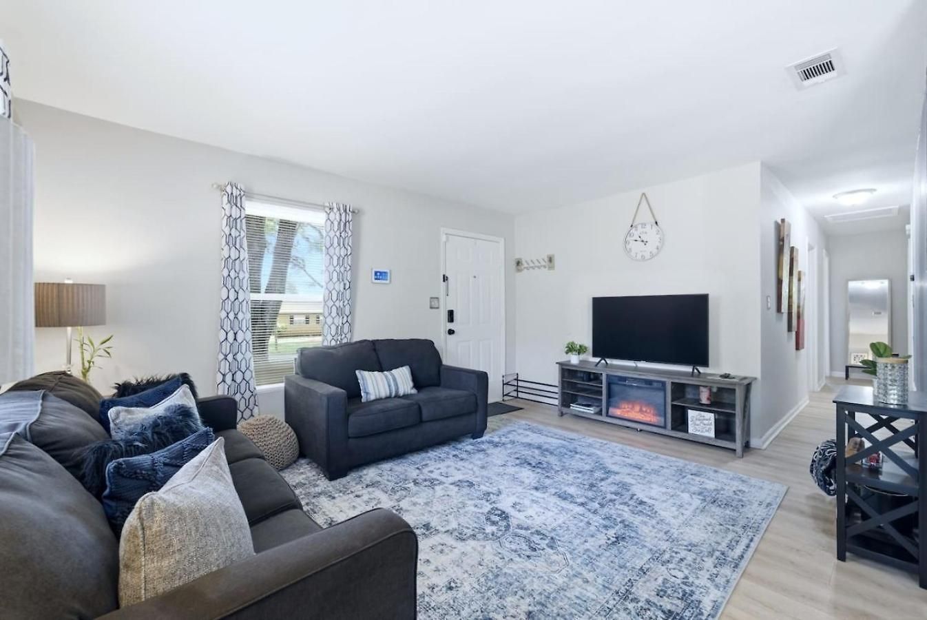 Uptown 3br Oasis - Ice Bath, Firepit, Private Yard Holiday home *