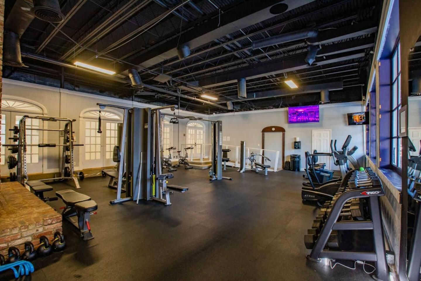 Near Uptown & Minutes To Hospital, Free Wi-fi, Coffee & Gym Charlotte