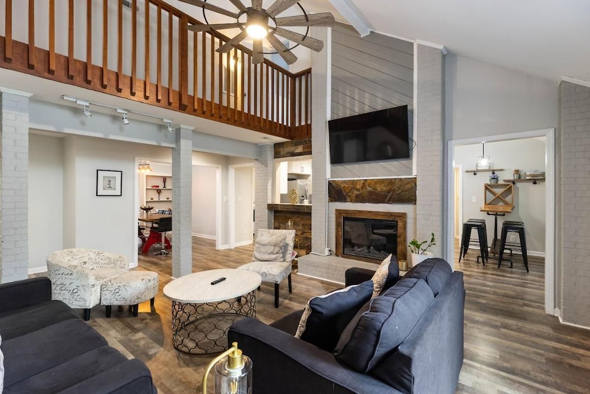 Poolside Paradise In The Heart Of Holiday home Charlotte