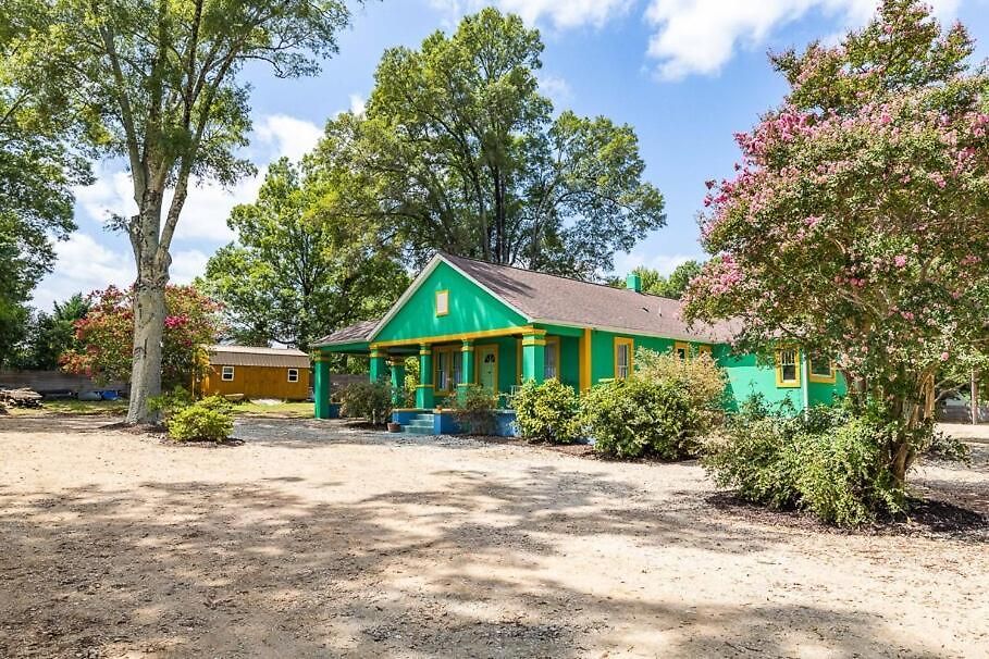 Bohobagh A Vibrant Experience Fully Fenced And Gated For Privacy Holiday home Charlotte