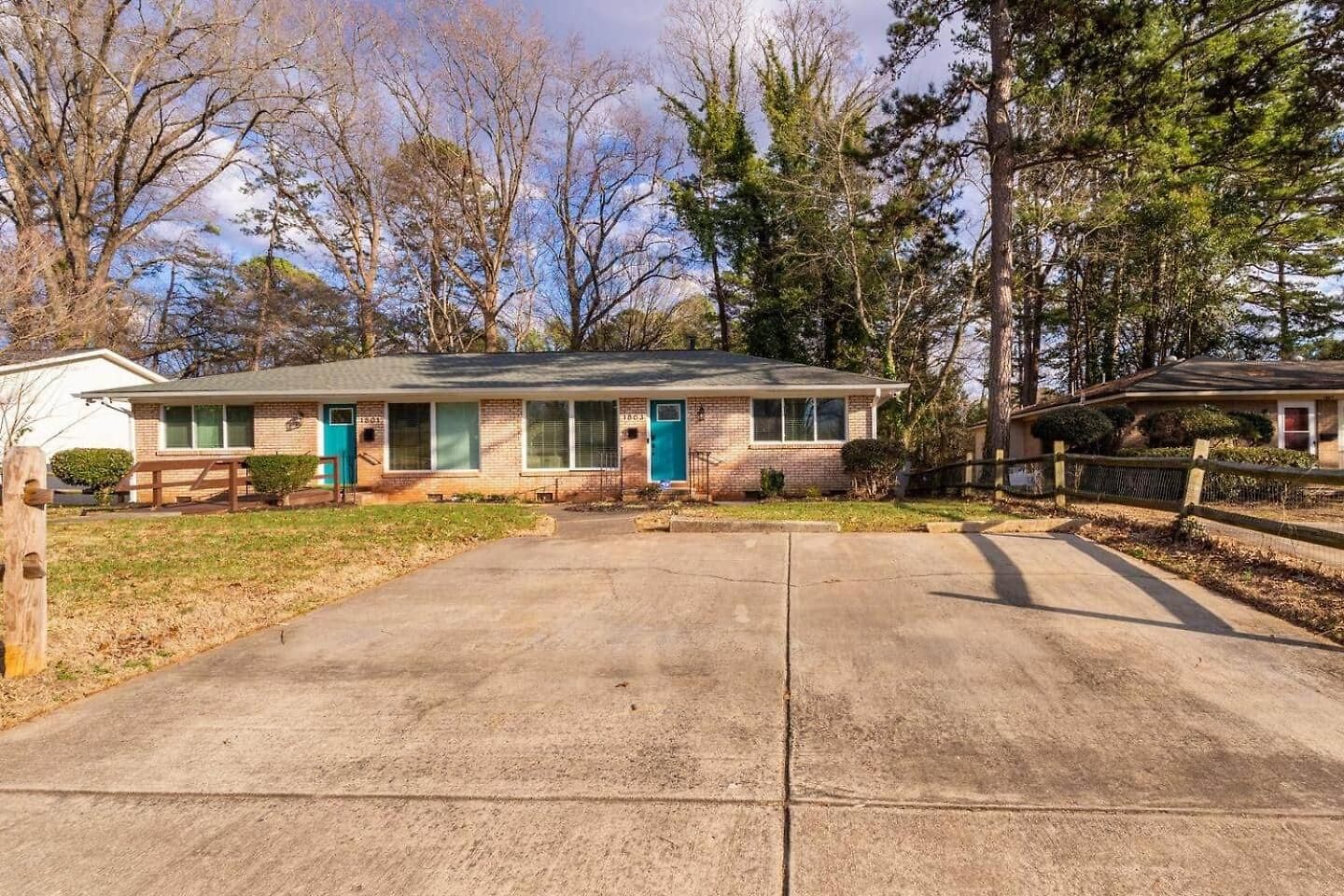 W/ Spacious Outdoor Space Charlotte